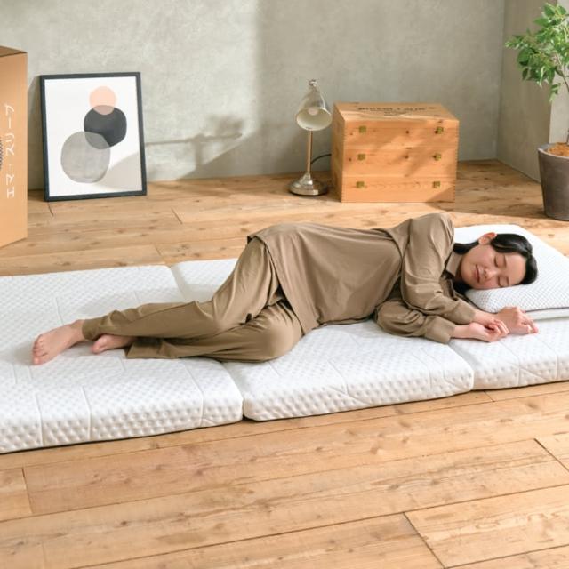 日 式 折  床 墊 新 品 上 市 折 【 德 國 E m m a 】 日 式 折 疊 床 墊 標 準 單 人 ( 石 墨 烯 涼 感 記 憶 棉 三 折 設 計 易 存 放 )