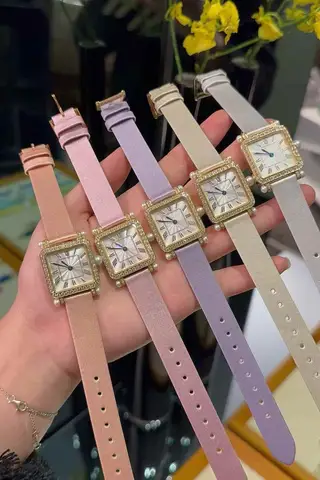 New 2025 女士 精品 Rose Retro 手錶 Arabic Numbers Roman 石英 Clock Vintage Square Diamond Ribbon Strap Lady Wrist手錶
